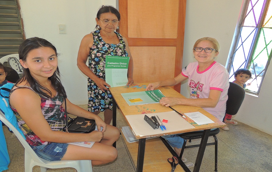 Milton Brandão atualiza dados das famílias de baixa renda