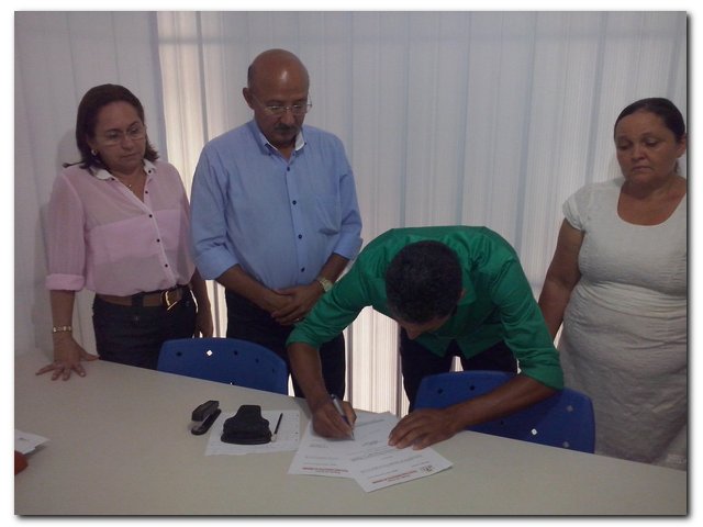 Dr. Moura Empossa Antônio Salustiano Batista Filho para exercer o Cargo em Comissão de Secretário de Serviços Públicos e Urbanismo. - Imagem 7