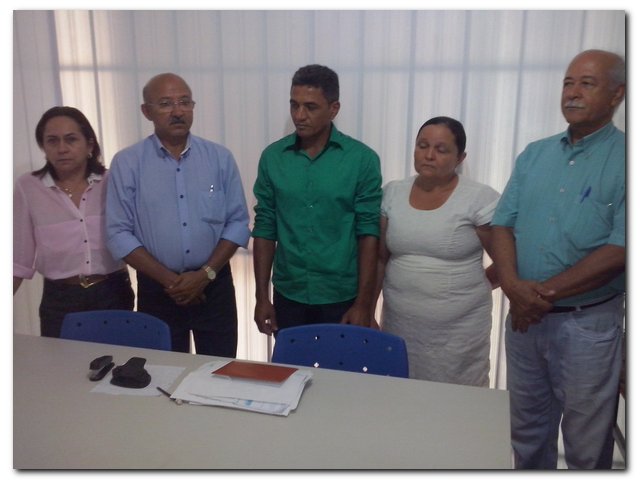 Dr. Moura Empossa Antônio Salustiano Batista Filho para exercer o Cargo em Comissão de Secretário de Serviços Públicos e Urbanismo. - Imagem 2