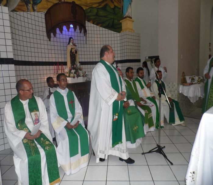 Pe. Miguel Junior toma posse como novo padre de Elesbão Veloso  - Imagem 8