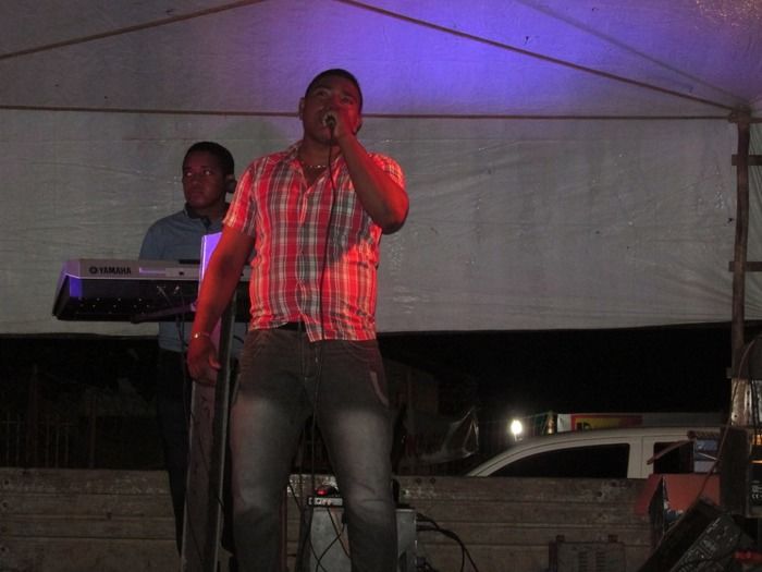 Prefeito Walter Alencar participa da primeira Noite de Festejos e sorteia cinco grade de cerveja em cada Barraca no Residencial Novo Horizonte  - Imagem 7