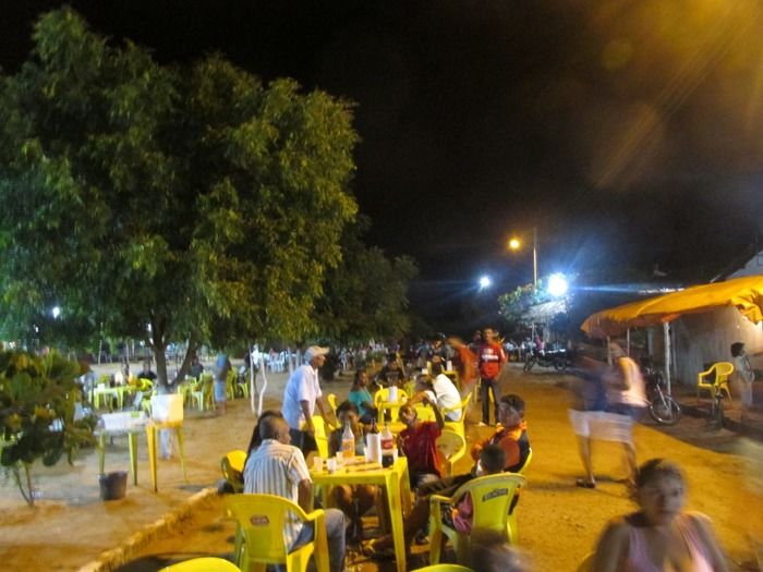 Prefeito Walter Alencar participa da primeira Noite de Festejos e sorteia cinco grade de cerveja em cada Barraca no Residencial Novo Horizonte  - Imagem 4