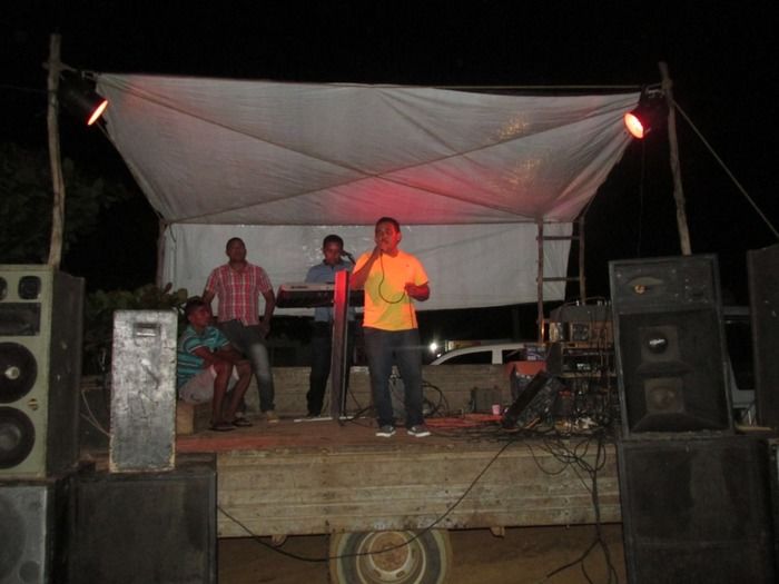 Prefeito Walter Alencar participa da primeira Noite de Festejos e sorteia cinco grade de cerveja em cada Barraca no Residencial Novo Horizonte  - Imagem 9