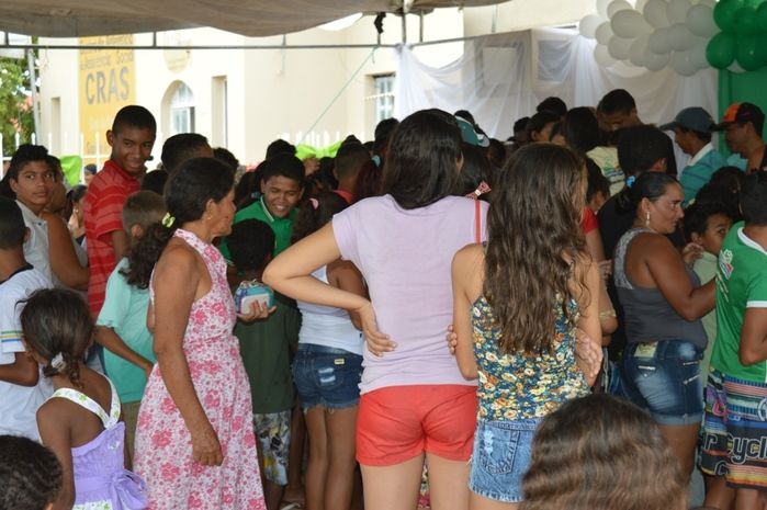 Nota aniversário da cidade II -  Momento das apresentações artísticas na Praça - Imagem 14