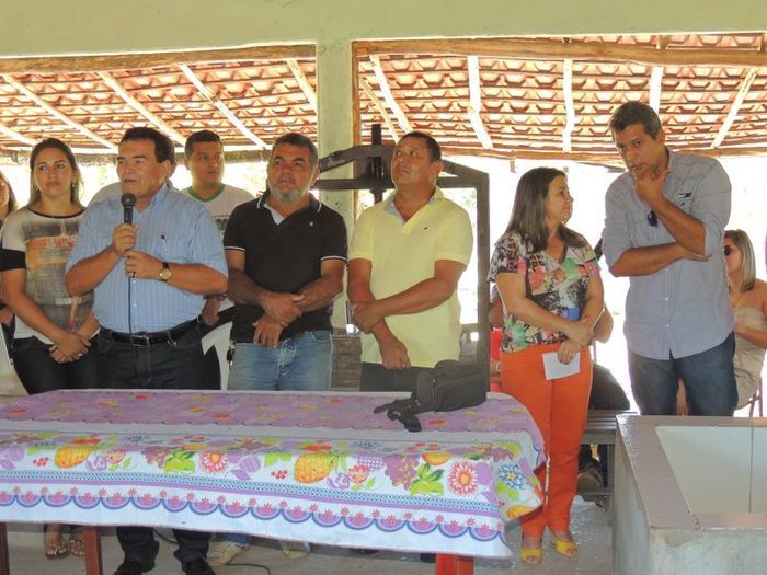 Inauguração na Zona Rural teve a participação do povo, parceiros, secretários, asessores e até vereador de oposição - Imagem 19