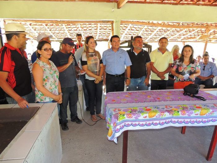 Inauguração na Zona Rural teve a participação do povo, parceiros, secretários, asessores e até vereador de oposição - Imagem 8