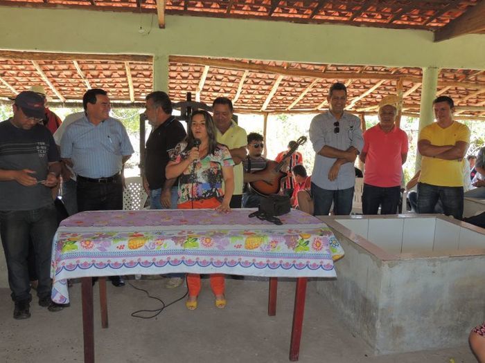 Inauguração na Zona Rural teve a participação do povo, parceiros, secretários, asessores e até vereador de oposição - Imagem 23