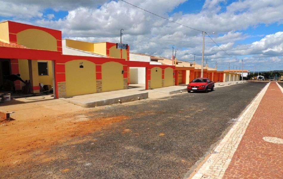 Oportunidade de comprar terreno e casas prontas no loteamento Flor de Lis