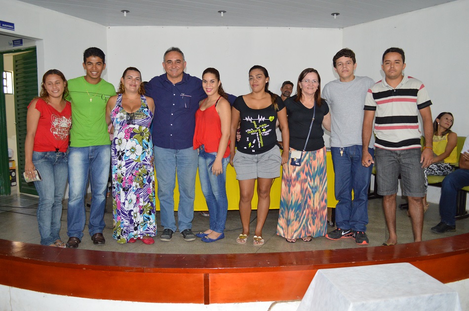 Prefeitura de Buriti dos Lopes entrega carteiras de transporte universitário