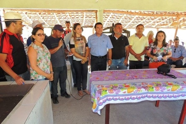 Prefeita inaugura estrada e sistemas de abastecimento d'água - Imagem 1