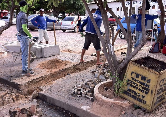  Prefeitura Municipal de Bom Jesus realiza reforma e melhora infraestrutura e saneamento na cidade - Imagem 4