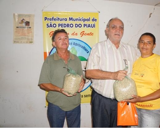 Secretaria de Agricultura realiza entrega de sementes para agricultores - Imagem 1