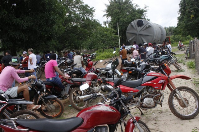 Famílias da zona rural de Miguel Alves são beneficiadas com cisternas - Imagem 12