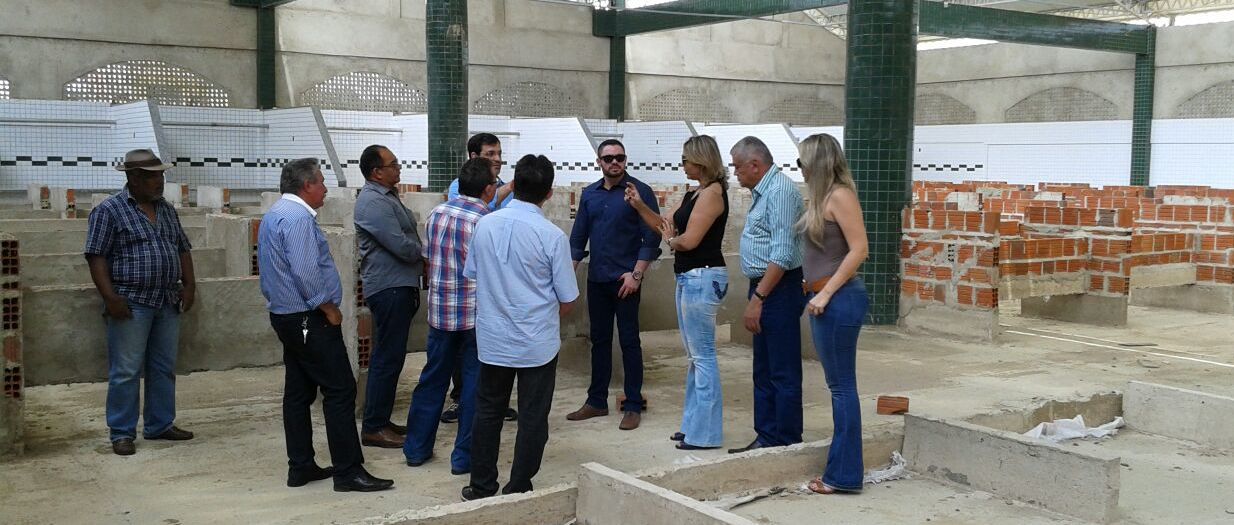 Prefeito Lukano Sá faz visita técnica à obra do  Mercado Público de Oeiras