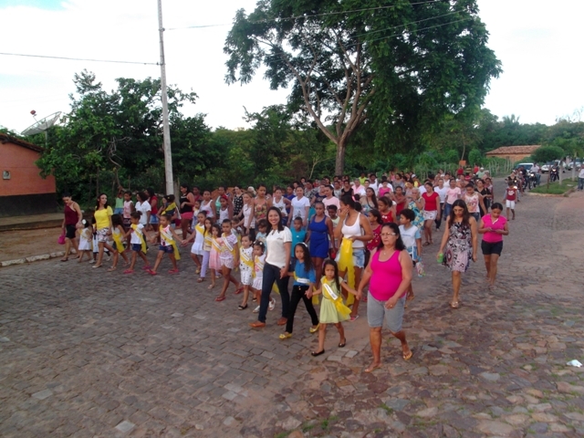 Secretarias realizam caminhada em comemoração ao Dia Internacional da Mulher - Imagem 11