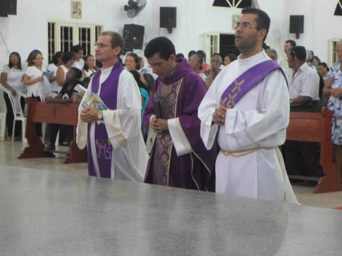Vice-Prefeito Elvis Ramos Faz Homenagem a Ordenação do Padre Renato Leite - Imagem 1