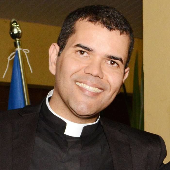 Vice-Prefeito Elvis Ramos Faz Homenagem a Ordenação do Padre Renato Leite - Imagem 2