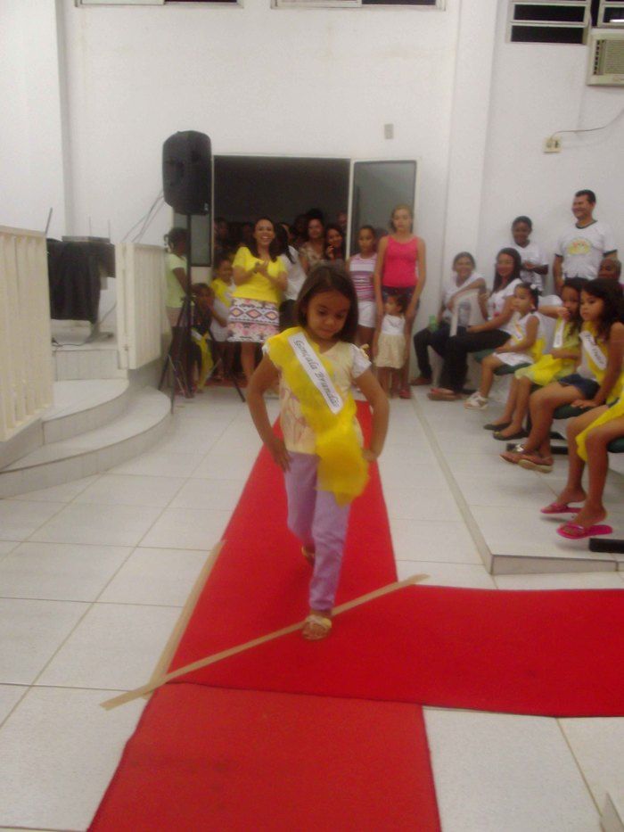 Secretarias realizam caminhada em comemoração ao Dia Internacional da Mulher - Imagem 37