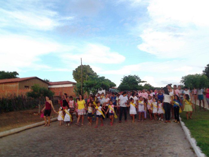 Secretarias realizam caminhada em comemoração ao Dia Internacional da Mulher - Imagem 8