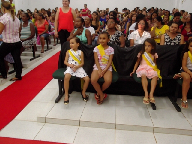 Secretarias realizam caminhada em comemoração ao Dia Internacional da Mulher - Imagem 18