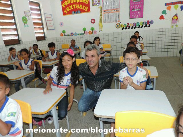 Educação: Prefeito Edílson Capote distribui fardamento escolar na rede pública - Imagem 6