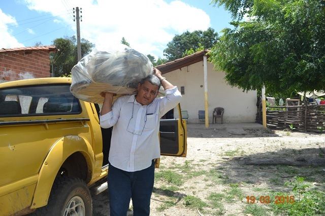 Prefeitura faz entrega de cadeiras de rodas para portadores de necessidades especiais - Imagem 12