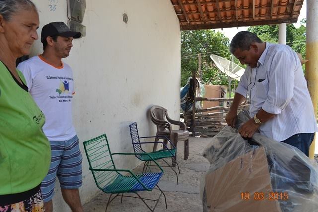 Prefeitura faz entrega de cadeiras de rodas para portadores de necessidades especiais - Imagem 2