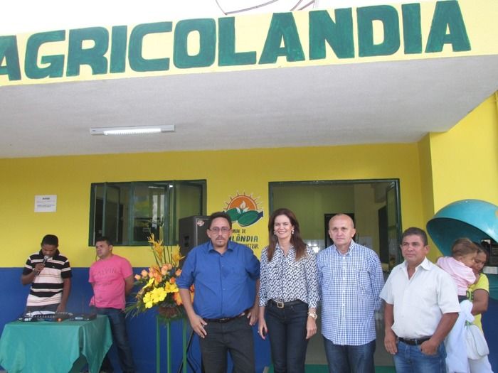 Prefeito Walter Alencar e Lideranças politicas entregam obras de Reformas e Ampliação em Agricolândia - Imagem 42