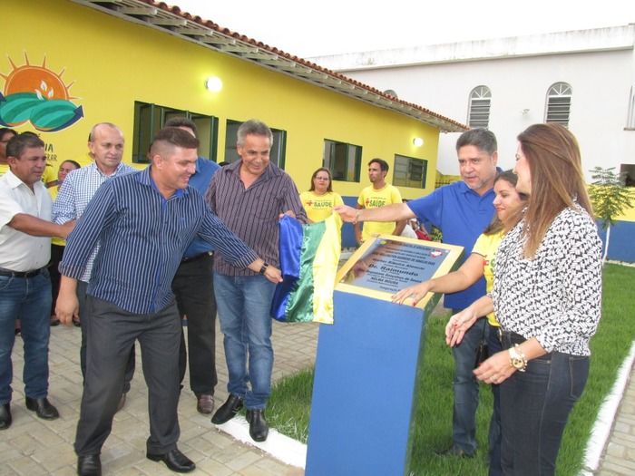 Prefeito Walter Alencar e Lideranças politicas entregam obras de Reformas e Ampliação em Agricolândia - Imagem 44