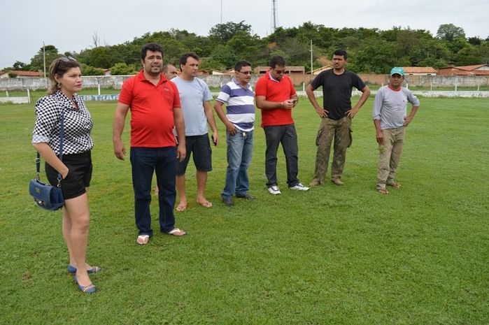     Prefeito e Secretários discutem reforma do Estádio municipal e Quadra Poliesportiva  - Imagem 6