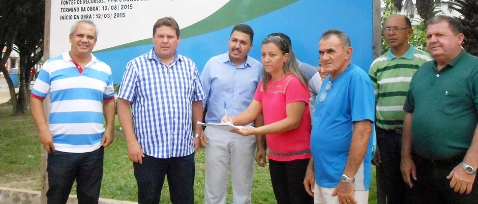 Prefeita de Esperantina assina ordem de serviços para revitalização da Praça da Biblioteca