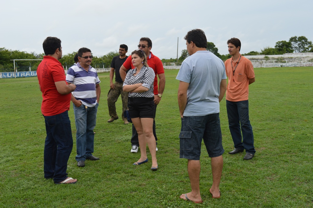     Prefeito e Secretários discutem reforma do Estádio municipal e Quadra Poliesportiva 