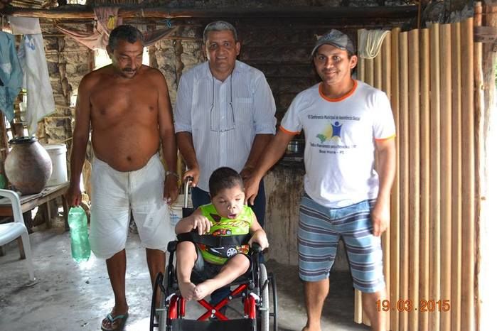 Prefeitura faz entrega de cadeiras de rodas para portadores de necessidades especiais - Imagem 13