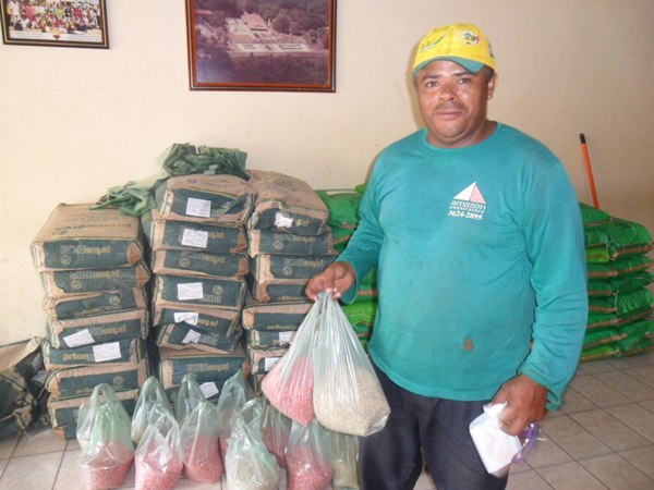 Prefeitura de Lagoinha do Piauí distribui sementes de Milho e Feijão - Imagem 5
