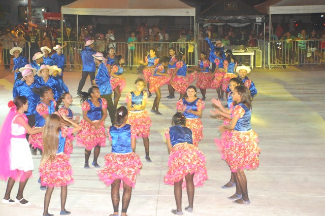 Associação Brincantes do Folclore já organiza eventos juninos de porte nacional em Floriano - Imagem 4