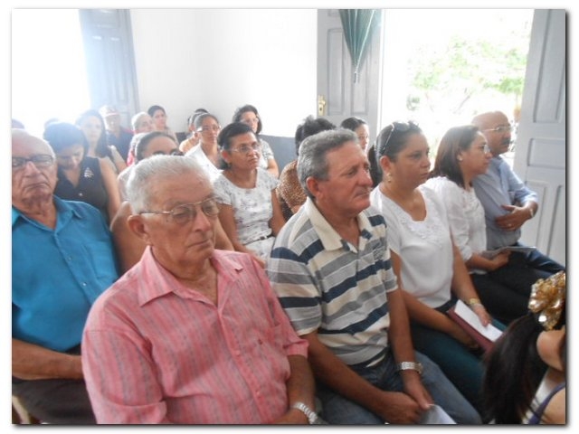 inhumenses e familiares se despedem de Apolinário com muita comoção - Imagem 9