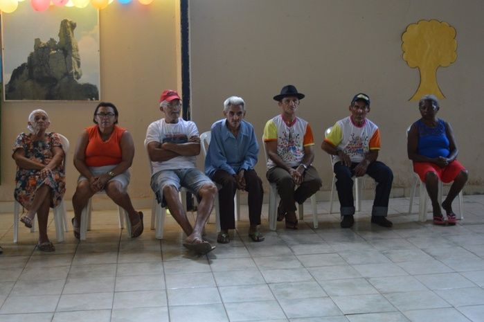 Trabalho apresentado pela Assistente Social que estagiou no Cras apresentando o Projeto de Intervenção  - Imagem 4