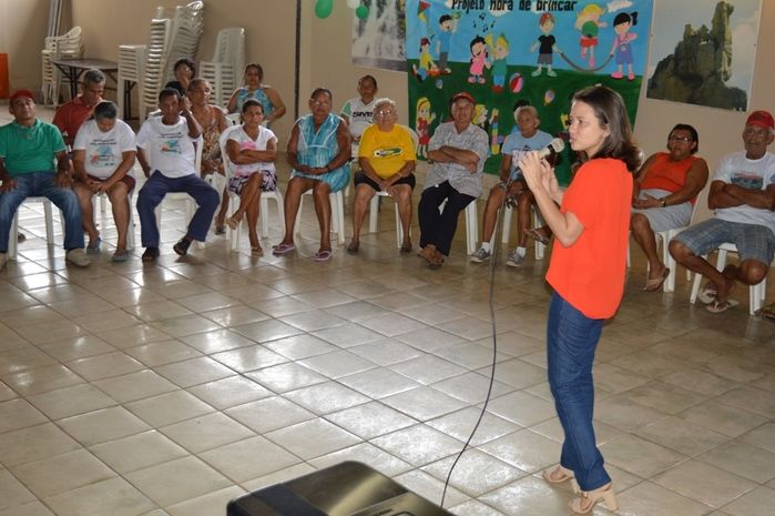 Trabalho apresentado pela Assistente Social que estagiou no Cras apresentando o Projeto de Intervenção  - Imagem 20