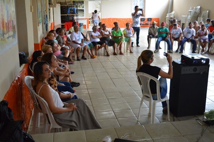 Trabalho apresentado pela Assistente Social que estagiou no Cras apresentando o Projeto de Intervenção  - Imagem 10