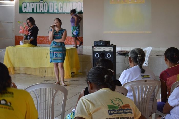 Trabalho apresentado pela Assistente Social que estagiou no Cras apresentando o Projeto de Intervenção  - Imagem 25