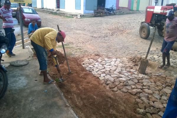 Secretaria de Infraestrutura inicia os trabalhos na Rua Zeca Correia - Imagem 2