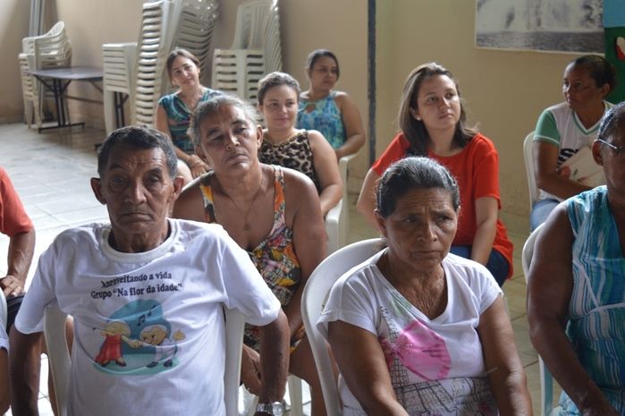 Trabalho apresentado pela Assistente Social que estagiou no Cras apresentando o Projeto de Intervenção  - Imagem 14