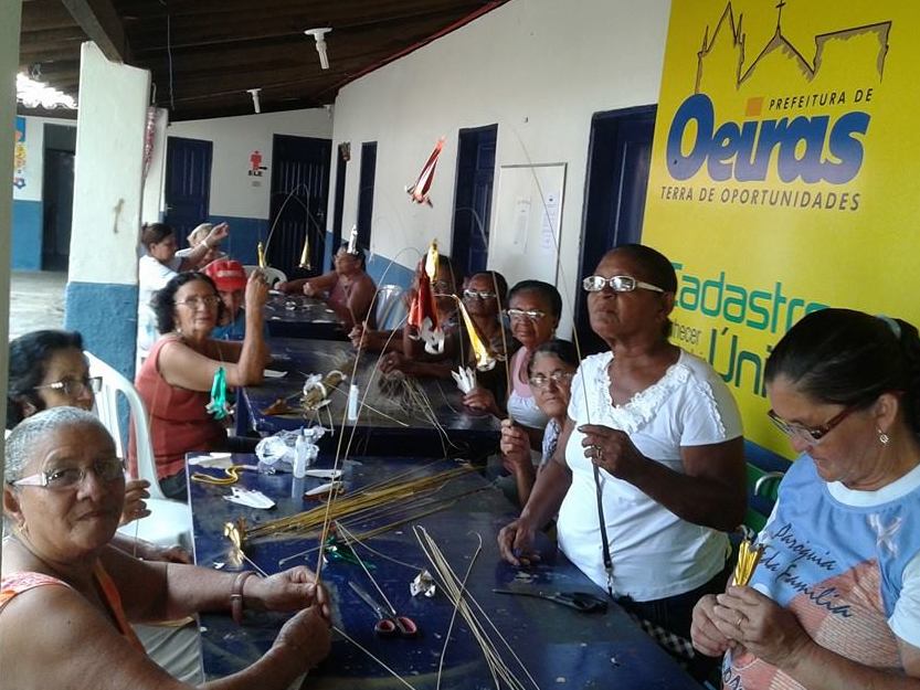 População confecciona “Flores de Passo” para Festa do Bom Jesus em Oeiras