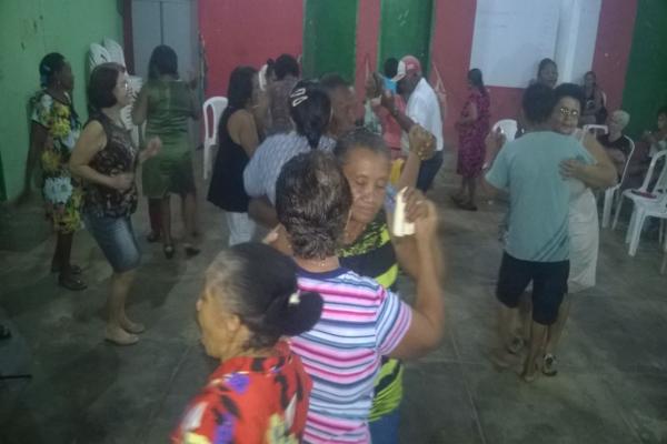 Sexta-feira de muito forró Para os idosos de Amarante - Imagem 9