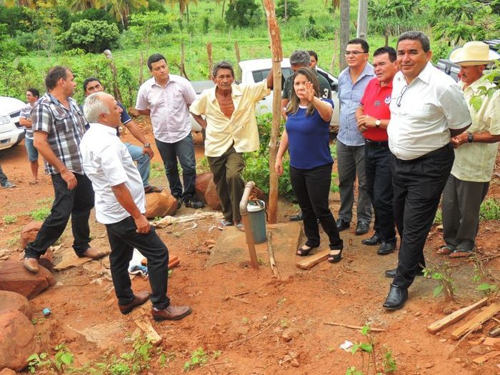 Prefeita inaugura sistema de abastecimento d'água na zona rural - Imagem 4