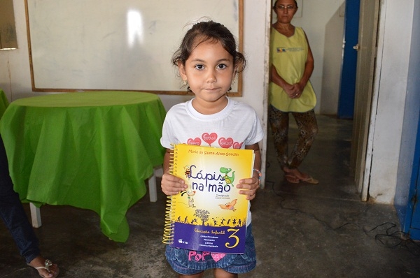 Alunos da U.E Plágida de França recebem livros didáticos para a Educação Infantil   - Imagem 4