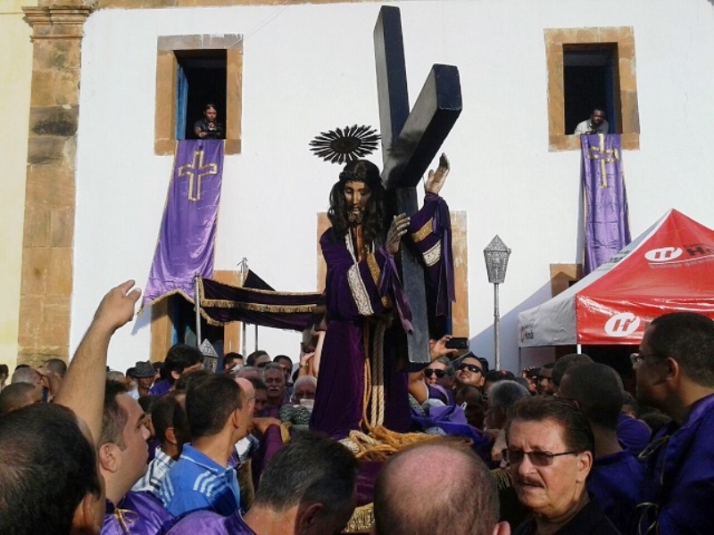 Chuva marca procissão do Bom Jesus dos Passos em Oeiras