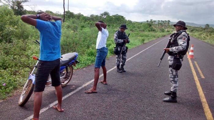 PM monta barreira em áreas estratégicas de Campo Maior  - Imagem 1
