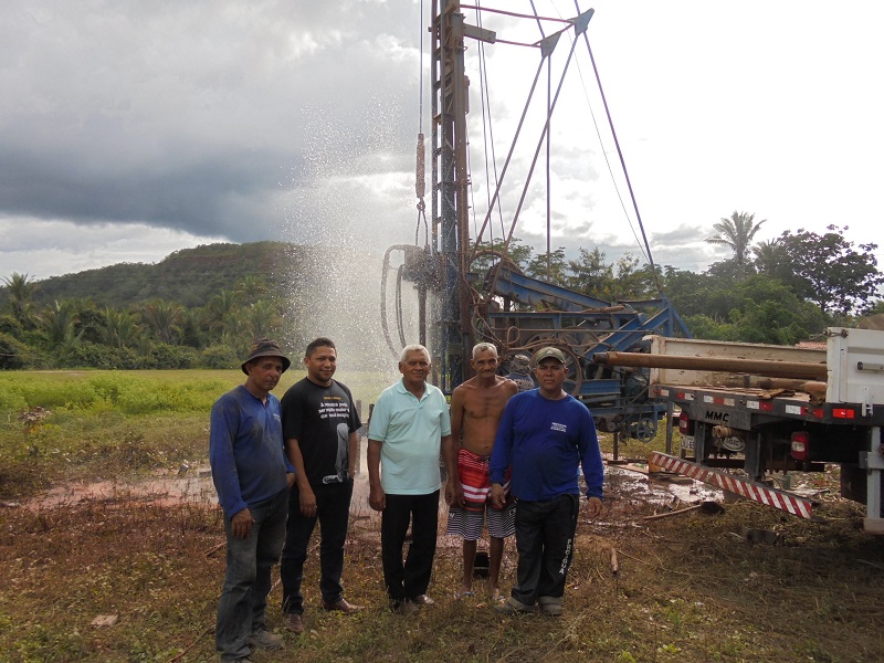 Prefeitura de São Pedro do Piauí beneficia comunidade com poço artesiano
