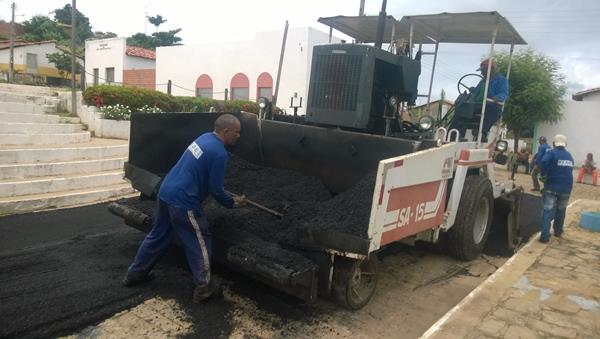 Prefeito Luiz Neto visita obras de pavimentação no centro de Amarante - Imagem 11